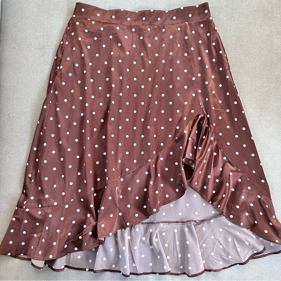 Torrid Asymmetrical Polka Dot Ruffle Skirt. Size 1 (1X). Brown. - Picture 7 of 8